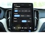 Volvo XC60 T6 Plug-in hybrid AWD Plus Dark | Trekhaak | Panoramadak | Head up display | 360 graden camera | Verwarmbare voorstoelen stuurwiel en achterbank | Premium audio by Harman Kardon