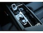 Volvo XC60 T6 Plug-in hybrid AWD Plus Dark | Trekhaak | Panoramadak | Head up display | 360 graden camera | Verwarmbare voorstoelen stuurwiel en achterbank | Premium audio by Harman Kardon