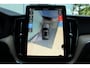 Volvo XC60 T6 Plug-in hybrid AWD Plus Dark | Trekhaak | 360 graden camera | Head-up display | Verwarmbare voorstoelen en stuurwiel | Premium audio by Harman Kardon |