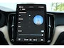 Volvo XC60 T6 Plug-in hybrid AWD Plus Dark | Trekhaak | 360 graden camera | Head-up display | Verwarmbare voorstoelen en stuurwiel | Premium audio by Harman Kardon |