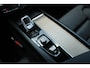 Volvo XC60 T6 Plug-in hybrid AWD Plus Dark | Trekhaak | 360 graden camera | Head-up display | Verwarmbare voorstoelen en stuurwiel | Premium audio by Harman Kardon |