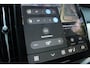 Volvo XC60 T6 Plug-in hybrid AWD Plus Dark | Trekhaak | 360 graden camera | Head-up display | Verwarmbare voorstoelen en stuurwiel | Premium audio by Harman Kardon |