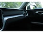Volvo V60 T5 R-Design | Elektrisch uitklapbare trekhaak | Verwarmbare voorstoelen | DAB radio | Elektrische achterklep | Apple carplay/Android auto