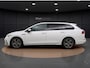 Volkswagen Golf Variant 1.5 eTSI R-Line | Trekhaak | Camera | Side Assist | ACC | Stuur-/Stoelverwarming | Sportstoelen | Spiegelpakket | 17'' |