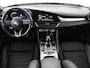Alfa Romeo Giulia 2.0 T GME AWD Competizione Q4 280pk Leder | Memory | Leder | Memory | Leder dashboard | Stuur/stoel verwarming | Matrix koplampen | Harman / Kardon | Dodehoek detectie | Park assist | Camera | Climate control | Virtual dashboard |