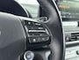 Hyundai Kona Electric EV Premium 64 kWh | Camera | Warmtepomp | Navi & Carplay/Android | Clima | Stoelverkoeling & Stoel stuur verwarming |