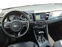 Kia Niro Hybrid 1.6 GDi First Edition achteruitrijcamera , navigatiesysteem full map , electronic climate controle , cruise , parkeersensor , lm velgen zwart .