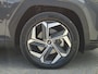Hyundai Tucson 1.6 T-GDI PHEV Comfort Smart Sky 4WD / Fabrieksgarantie tot 02-2029 / Dealer onderhouden / Glazen schuif- en kanteldak / Stuur- & Stoelverwarming / Trekgewicht 1350 kg / Achteruitrijcamera / Apple Carplay Android Auto / Adaptief cruise control /