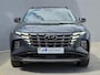 Hyundai Tucson 1.6 T-GDI PHEV Comfort Smart Sky 4WD / Fabrieksgarantie tot 02-2029 / Dealer onderhouden / Glazen schuif- en kanteldak / Stuur- & Stoelverwarming / Trekgewicht 1350 kg / Achteruitrijcamera / Apple Carplay Android Auto / Adaptief cruise control /
