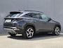 Hyundai Tucson 1.6 T-GDI PHEV Comfort Smart Sky 4WD / Fabrieksgarantie tot 02-2029 / Dealer onderhouden / Glazen schuif- en kanteldak / Stuur- & Stoelverwarming / Trekgewicht 1350 kg / Achteruitrijcamera / Apple Carplay Android Auto / Adaptief cruise control /