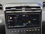 Hyundai Tucson 1.6 T-GDI PHEV Comfort Smart Sky 4WD / Fabrieksgarantie tot 02-2029 / Dealer onderhouden / Glazen schuif- en kanteldak / Stuur- & Stoelverwarming / Trekgewicht 1350 kg / Achteruitrijcamera / Apple Carplay Android Auto / Adaptief cruise control /