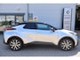 Toyota C-HR / C-HR+ 2.0 Plug-in Hybrid 220 Dynamic 1e Eigenaar | BTW | Fabrieks Garantie | Winterpakket | Camera | Navi | Carplay | ACC | Climate | Keyless | Bots | Full Led | PDC