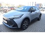 Toyota C-HR / C-HR+ 2.0 Plug-in Hybrid 220 Dynamic 1e Eigenaar | BTW | Fabrieks Garantie | Winterpakket | Camera | Navi | Carplay | ACC | Climate | Keyless | Bots | Full Led | PDC