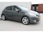 Peugeot 208 1.6 VTi Allure | JBL audio | Cruise control | Panorama dak | Climate control | Navigatie | Radio | Parkeersensoren |