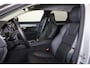 Volvo V90 T6 Recharge AWD Plus Dark - IntelliSafe Assist & Surround - 360º Camera - Harman/Kardon audio - Verwarmde voorstoelen, stuur & achterbank - Parkeersensoren voor & achter - Elektr. bedienb. voorstoelen met geheugen - Extra getint glas - 19' LMV