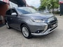 Mitsubishi Outlander 2.4 PHEV 4WD Pure+ 240PK!! // AFN. TREKHAAK // KEYLESS // CAMERA+SENSOREN // CLIMA // STOELVERWARMING // APPLE-ANDROID AUTO //