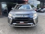 Mitsubishi Outlander 2.4 PHEV 4WD Pure+ 240PK!! // AFN. TREKHAAK // KEYLESS // CAMERA+SENSOREN // CLIMA // STOELVERWARMING // APPLE-ANDROID AUTO //