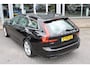 Volvo V90 B4 198PK Momentum Business | Adapt. Cruise | Trekhaak | Draadloze telefoonlader | Verw. Stoel & Stuurwiel | Leder |