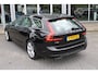 Volvo V90 B4 198PK Momentum Business | Adapt. Cruise | Trekhaak | Draadloze telefoonlader | Verw. Stoel & Stuurwiel | Leder |