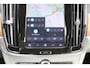 Volvo V90 B4 198PK Momentum Business | Adapt. Cruise | Trekhaak | Draadloze telefoonlader | Verw. Stoel & Stuurwiel | Leder |