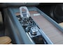 Volvo XC60 T6 Recharge AWD Ultra Dark - Luchtvering - Panorama/schuifdak - IntelliSafe Assist & Surround - 360º Camera - Bowers & Wilkins audio - Verwarmde voorstoelen, stuur & achterbank - Parkeersensoren voor & achter - Elektr. bedienb. voorstoelen met geheugen - Geventileerde voorstoelen - Head up display - Draadloze tel. lader - Extra getint glas - 21' LMV
