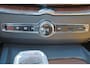 Volvo XC60 T6 Recharge AWD Ultra Dark - Luchtvering - Panorama/schuifdak - IntelliSafe Assist & Surround - 360º Camera - Bowers & Wilkins audio - Verwarmde voorstoelen, stuur & achterbank - Parkeersensoren voor & achter - Elektr. bedienb. voorstoelen met geheugen - Geventileerde voorstoelen - Head up display - Draadloze tel. lader - Extra getint glas - 21' LMV
