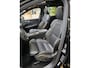 Volvo XC60 T8 Plug-in AWD Ultra Black Edition | Luchtvering | 360 Camera | Panoramadak | 21" | Trekhaak