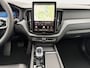 Volvo XC60 T6 Plug-in hybrid AWD Plus Black Edition Luchtvering | Head up Display | Panoramadak | Achterbank verwarmd | Apple Carplay/Android Auto|telefoonintegratie premium | Audio installatie premium