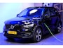 Volvo XC40 1.5 T4 155kW/211pk DCT7 Recharge R-Design PANORAMADAK + PILOT ASSIST + SPORTSTOELEN + 360 CAMERA + HARMAN/KARDON + ADAPT.CRUISE + LANE ASSIST + BLIS + KEYLESS ENTRY&GO + MISTLAMPEN VOOR + PARKSENSOREN + 19" LM-VELGEN!!