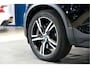 Volvo XC40 1.5 T4 155kW/211pk DCT7 Recharge R-Design PANORAMADAK + PILOT ASSIST + SPORTSTOELEN + 360 CAMERA + HARMAN/KARDON + ADAPT.CRUISE + LANE ASSIST + BLIS + KEYLESS ENTRY&GO + MISTLAMPEN VOOR + PARKSENSOREN + 19" LM-VELGEN!!