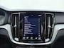 Volvo V60 T6 340pk Inscription / Panorama dak / Trekhaak / Stoel/- en stuurverwaming / Elektrisch verstelbare stoelen / Apple carplay/Android auto / Keyless entry /