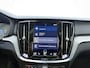 Volvo V60 T6 340pk Inscription / Panorama dak / Trekhaak / Stoel/- en stuurverwaming / Elektrisch verstelbare stoelen / Apple carplay/Android auto / Keyless entry /