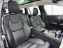 Volvo V60 T6 340pk Inscription / Panorama dak / Trekhaak / Stoel/- en stuurverwaming / Elektrisch verstelbare stoelen / Apple carplay/Android auto / Keyless entry /