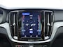 Volvo V60 T6 340pk Inscription / Panorama dak / Trekhaak / Stoel/- en stuurverwaming / Elektrisch verstelbare stoelen / Apple carplay/Android auto / Keyless entry /