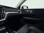 Volvo V60 T6 340pk Inscription / Panorama dak / Trekhaak / Stoel/- en stuurverwaming / Elektrisch verstelbare stoelen / Apple carplay/Android auto / Keyless entry /