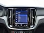 Volvo V60 T6 340pk Inscription / Panorama dak / Trekhaak / Stoel/- en stuurverwaming / Elektrisch verstelbare stoelen / Apple carplay/Android auto / Keyless entry /