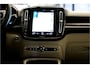 Volvo XC40 1.5 T5 Plug-in Hybrid 193kW/262pk DCT7 Ultimate Bright FACELIFT! PANORAMADAK + HARMAN/KARDON + ADAPT.CRUISE + PILOT ASSIST + NAVI SENSUS + BLIS + LANE ASSIST + EL.STOELEN + STOEL-&STUURVERWARMING + CAMERA + KEYLESS + PARKSENSOREN V&A + 19” LM-VELGEN!!