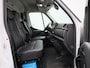 Renault Master T35 2.3 dCi 135Pk L3H2 Comfort | Navigatie | Airco | Betimmering | Parkeersensoren Achter | Achteruitrijcamera | Cruise Control & Snelheidsbegrenzer | Lederen Bekleding | DAB Radio |