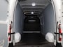 Renault Master T35 2.3 dCi 135Pk L3H2 Comfort | Navigatie | Airco | Betimmering | Parkeersensoren Achter | Achteruitrijcamera | Cruise Control & Snelheidsbegrenzer | Lederen Bekleding | DAB Radio |