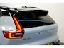 Volvo XC40 1.5 T4 Recharge 155kW/211pk DCT7 R-Design LEER/ALCANTARA + ADAPT.CRUISE + NAVI SENSUS + LANE ASSIST + PILOT ASSIST + STOEL-&STUURVERWARMING + CAMERA + KEYLESS ENTRY&GO + EL.TREKHAAK + PARKSENSOREN V&A + 19” LM-VELGEN!!