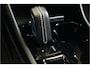 Volvo XC40 1.5 T4 Recharge 155kW/211pk DCT7 R-Design LEER/ALCANTARA + ADAPT.CRUISE + NAVI SENSUS + LANE ASSIST + PILOT ASSIST + STOEL-&STUURVERWARMING + CAMERA + KEYLESS ENTRY&GO + EL.TREKHAAK + PARKSENSOREN V&A + 19” LM-VELGEN!!