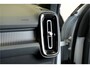 Volvo XC40 1.5 T4 Recharge 155kW/211pk DCT7 R-Design LEER/ALCANTARA + ADAPT.CRUISE + NAVI SENSUS + LANE ASSIST + PILOT ASSIST + STOEL-&STUURVERWARMING + CAMERA + KEYLESS ENTRY&GO + EL.TREKHAAK + PARKSENSOREN V&A + 19” LM-VELGEN!!