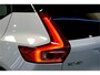 Volvo XC40 1.5 T4 Recharge 155kW/211pk DCT7 R-Design LEER/ALCANTARA + ADAPT.CRUISE + NAVI SENSUS + LANE ASSIST + PILOT ASSIST + STOEL-&STUURVERWARMING + CAMERA + KEYLESS ENTRY&GO + EL.TREKHAAK + PARKSENSOREN V&A + 19” LM-VELGEN!!