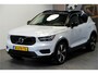 Volvo XC40 1.5 T4 Recharge 155kW/211pk DCT7 R-Design LEER/ALCANTARA + ADAPT.CRUISE + NAVI SENSUS + LANE ASSIST + PILOT ASSIST + STOEL-&STUURVERWARMING + CAMERA + KEYLESS ENTRY&GO + EL.TREKHAAK + PARKSENSOREN V&A + 19” LM-VELGEN!!