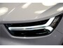 Volvo XC40 1.5 T4 Recharge 155kW/211pk DCT7 R-Design LEER/ALCANTARA + ADAPT.CRUISE + NAVI SENSUS + LANE ASSIST + PILOT ASSIST + STOEL-&STUURVERWARMING + CAMERA + KEYLESS ENTRY&GO + EL.TREKHAAK + PARKSENSOREN V&A + 19” LM-VELGEN!!