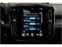 Volvo XC40 1.5 T4 Recharge 155kW/211pk DCT7 R-Design LEER/ALCANTARA + ADAPT.CRUISE + NAVI SENSUS + LANE ASSIST + PILOT ASSIST + STOEL-&STUURVERWARMING + CAMERA + KEYLESS ENTRY&GO + EL.TREKHAAK + PARKSENSOREN V&A + 19” LM-VELGEN!!