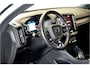 Volvo XC40 1.5 T4 Recharge 155kW/211pk DCT7 R-Design LEER/ALCANTARA + ADAPT.CRUISE + NAVI SENSUS + LANE ASSIST + PILOT ASSIST + STOEL-&STUURVERWARMING + CAMERA + KEYLESS ENTRY&GO + EL.TREKHAAK + PARKSENSOREN V&A + 19” LM-VELGEN!!