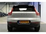 Volvo XC40 1.5 T4 Recharge 155kW/211pk DCT7 R-Design LEER/ALCANTARA + ADAPT.CRUISE + NAVI SENSUS + LANE ASSIST + PILOT ASSIST + STOEL-&STUURVERWARMING + CAMERA + KEYLESS ENTRY&GO + EL.TREKHAAK + PARKSENSOREN V&A + 19” LM-VELGEN!!