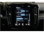 Volvo XC40 1.5 T4 Recharge 155kW/211pk DCT7 R-Design LEER/ALCANTARA + ADAPT.CRUISE + NAVI SENSUS + LANE ASSIST + PILOT ASSIST + STOEL-&STUURVERWARMING + CAMERA + KEYLESS ENTRY&GO + EL.TREKHAAK + PARKSENSOREN V&A + 19” LM-VELGEN!!