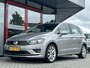 Volkswagen Golf Sportsvan 1.4 TSI Connected Series | Trekhaak Wegklapbaar | Navigatie | Adaptieve Cruise Control | Parkeersensoren Voor + Achter | Stoelverwarming | DAB | Bluetooth | Metallic Lak | 17'' Lichtmetalen Velgen |